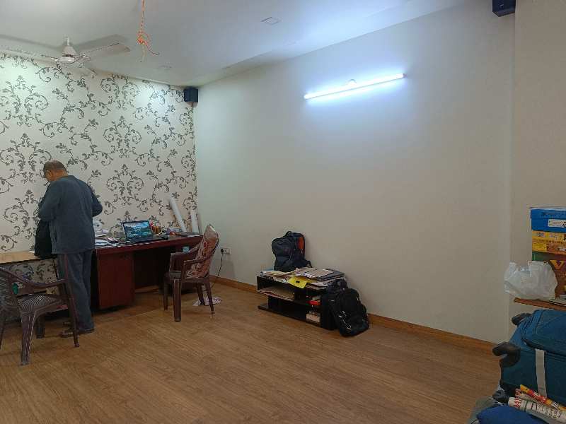 Freehold floor on Sale at Ramesh Nagar, Delhi