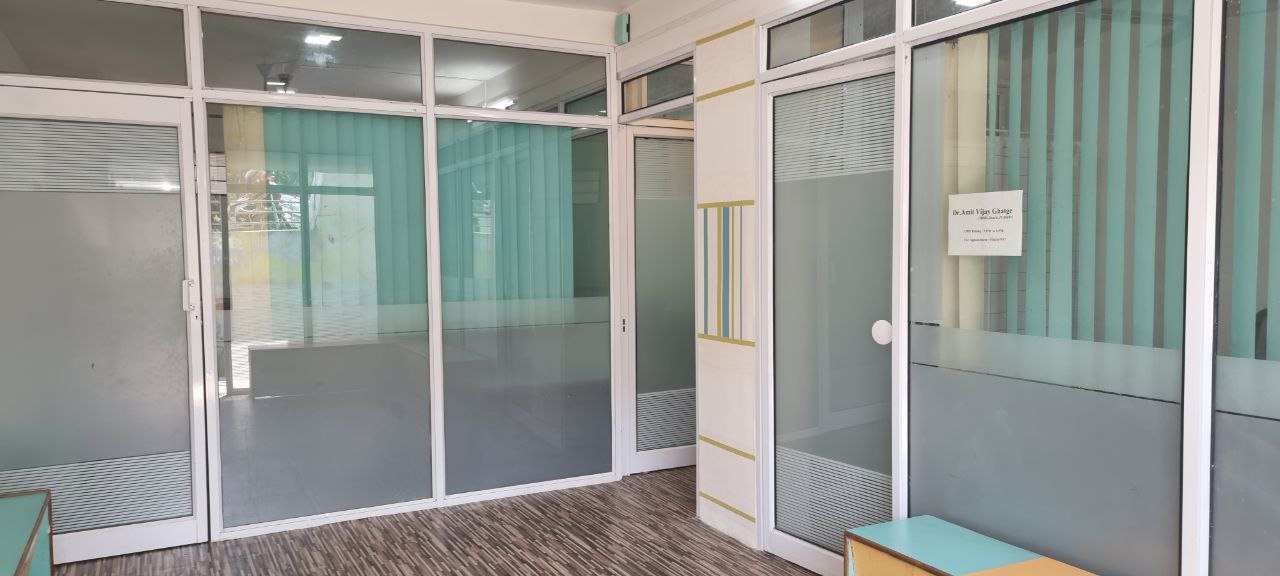600 sqf ready doctor clinic setup for rent in Chandak Circale,