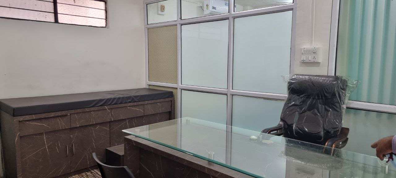 600 sqf ready doctor clinic setup for rent in Chandak Circale,
