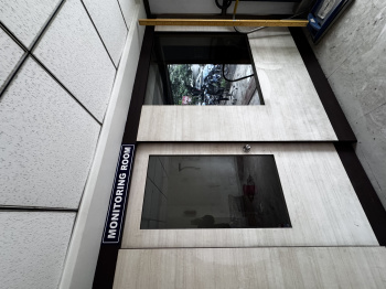 Ground floor commercial office space for rent at Mumbai naka