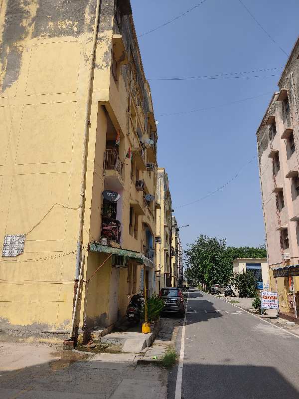 1 BHK Flats & Apartments for Sale in Loknayak Puram, Delhi (430 Sq.ft.)