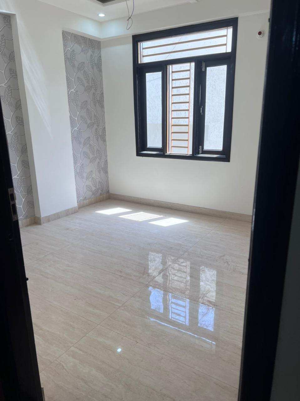 READY TO SHIFT 4BHK Flat Available For Sale